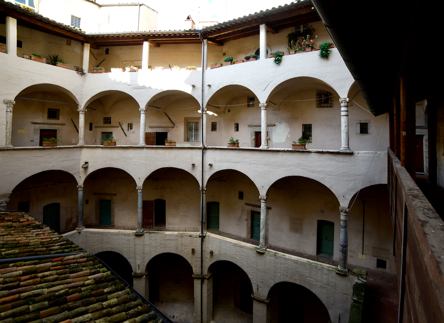 Perugia_chiostro.jpg